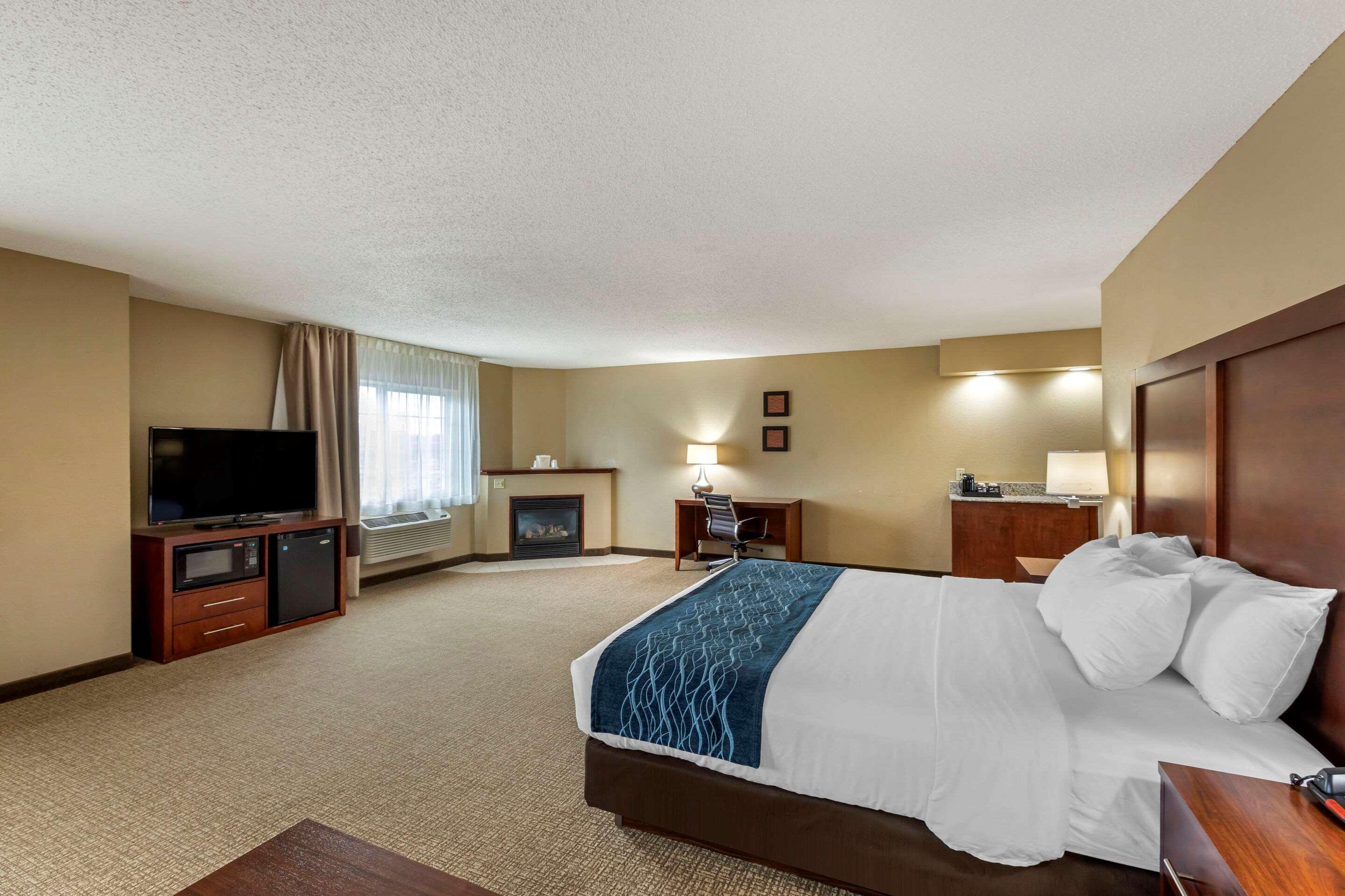 Comfort Inn&Suites Jackson - West Bend Exterior foto